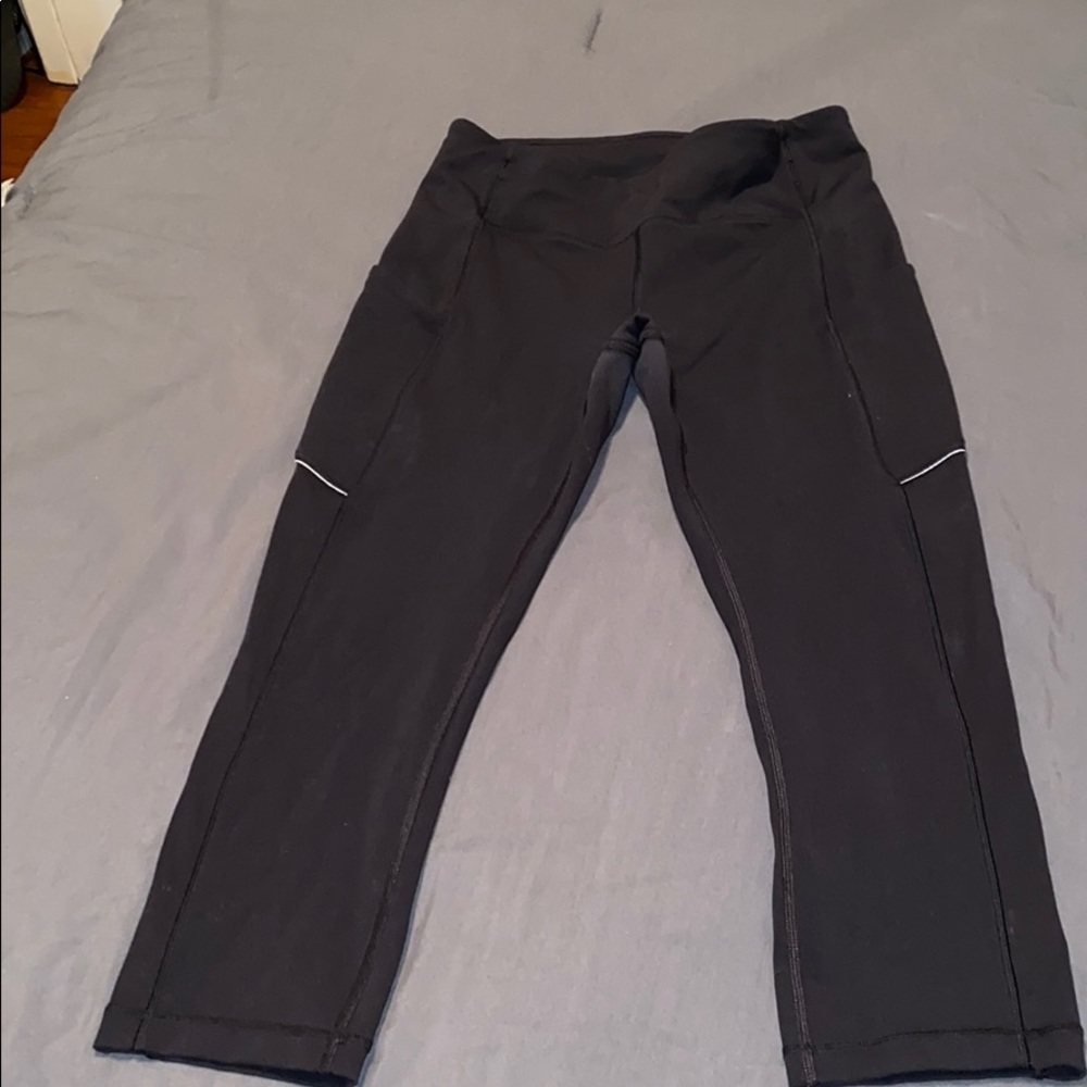 Lululemon Speed Up Crop 21” - size 6